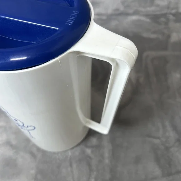 Vintage Pillsbury Doughboy 80 oz White Plastic Pitcher W/ Blue Lid - Picture 2 of 10
